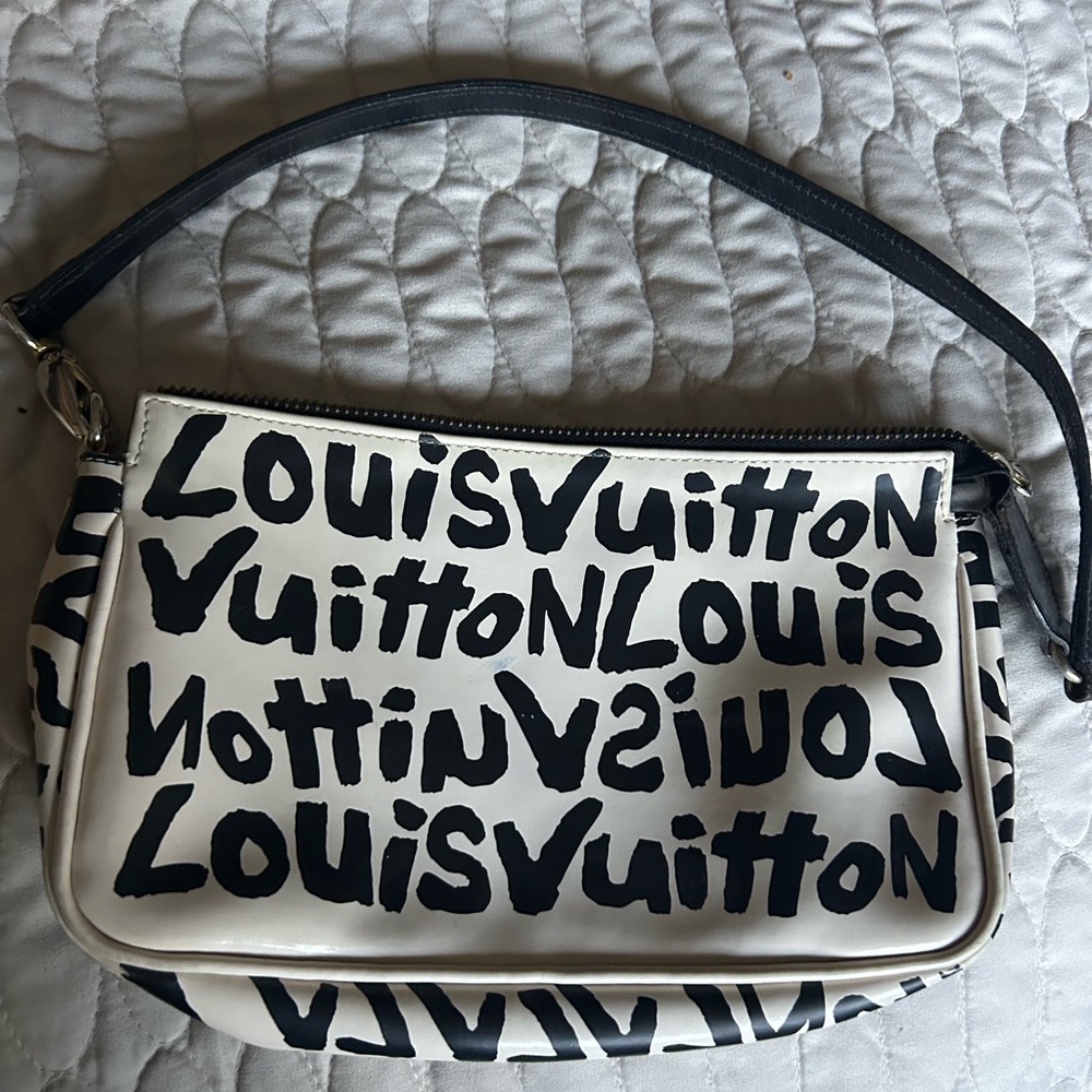 Graffiti Black and White pochette Bag - Picture 2 of 9
